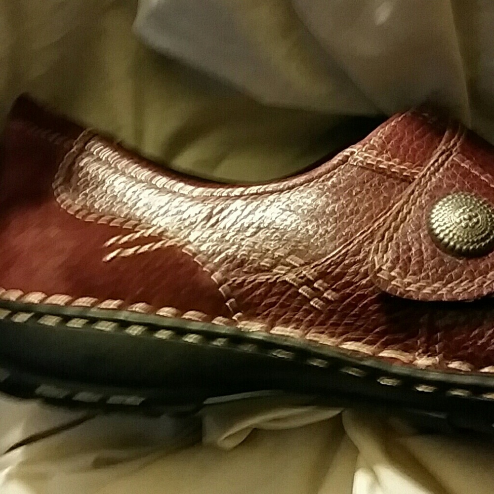 Shoes - Picture 3 of 7